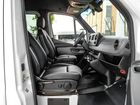 Used 2024 Mercedes-Benz Sprinter 2500 image 24