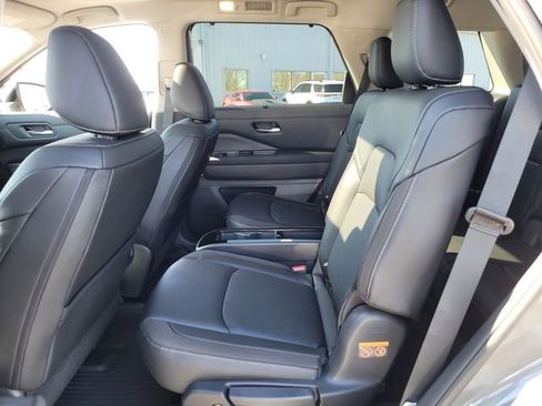 New 2026 Nissan Pathfinder SL image 7