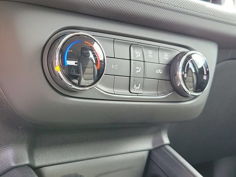 Used 2025 Chevrolet TrailBlazer LS FWD image 23