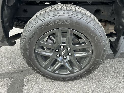 Used 2022 Chevrolet Silverado 1500 RST w/ LPO, Blackout Package AWD/4WD image 10
