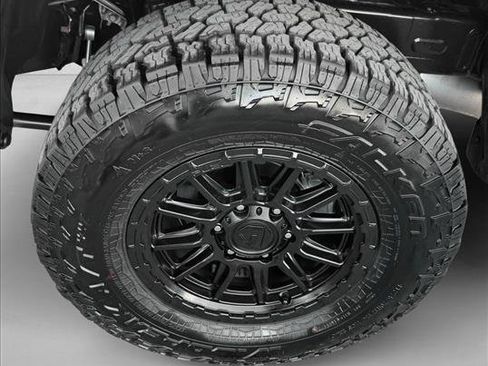 Used 2025 Toyota Tacoma SR5 image 9