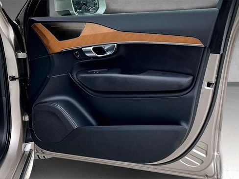 Used 2023 Volvo XC90 B6 Plus w/ Protection Package Premier image 29