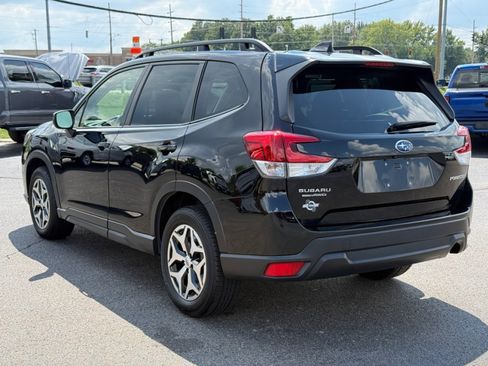 Used 2022 Subaru Forester Premium AWD/4WD image 6