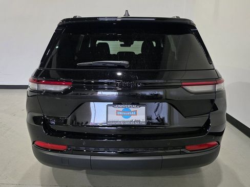New 2025 Jeep Grand Cherokee Altitude AWD/4WD image 27