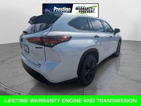 Used 2024 Toyota Highlander LE FWD image 5