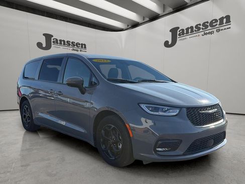 Used 2023 Chrysler Pacifica Touring-L w/ S Appearance Package FWD image 6