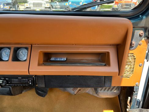 Used 1995 Jeep Wrangler S image 16