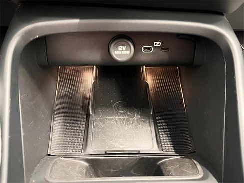 Used 2024 Volvo XC40 B5 Core image 31