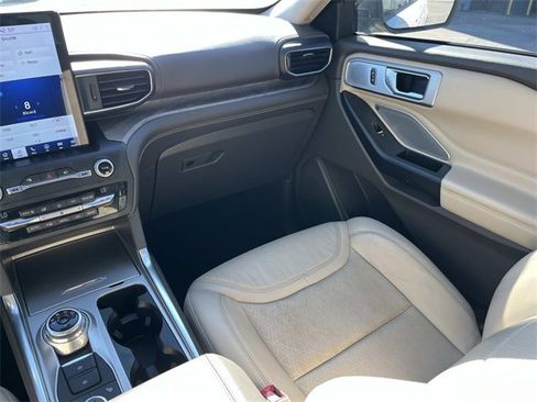Used 2020 Ford Explorer Platinum w/ Premium Technology Package image 16