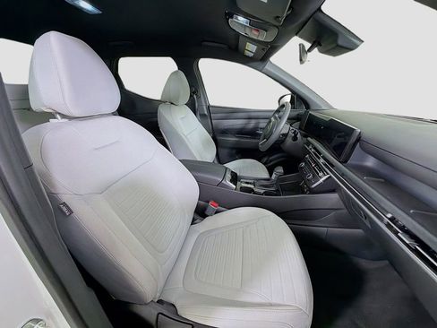 Used 2025 Hyundai Santa Cruz SE FWD image 26