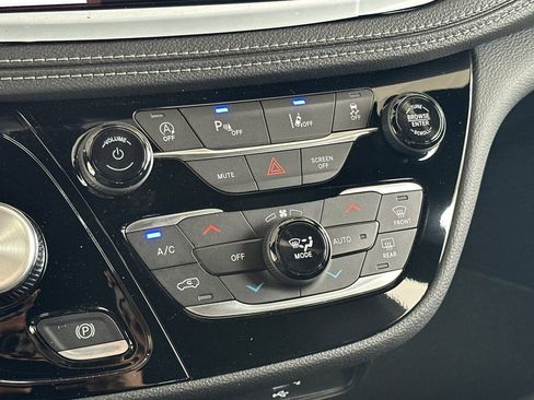 New 2026 Chrysler Pacifica Select FWD image 22
