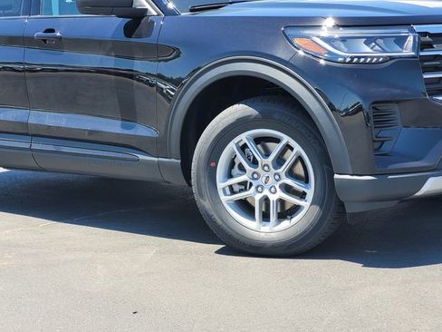 New 2026 Ford Explorer Active AWD/4WD image 2
