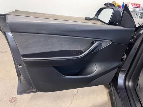 Used 2021 Tesla Model Y Long Range image 23