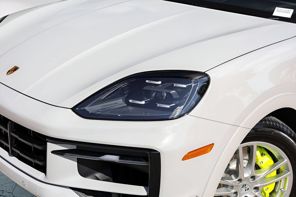 Used 2025 Porsche Cayenne E-Hybrid Coupe AWD/4WD image 3
