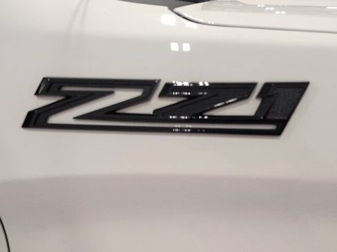 Used 2024 Chevrolet Silverado 1500 Custom Trail Boss w/ Dark Appearance Package AWD/4WD image 32