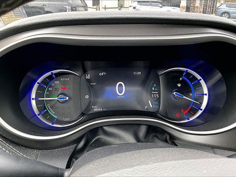 Used 2022 Chrysler Pacifica Touring-L w/ Uconnect Theater Family Group FWD image 37