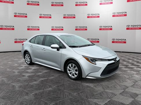 Used 2025 Toyota Corolla LE FWD image 3