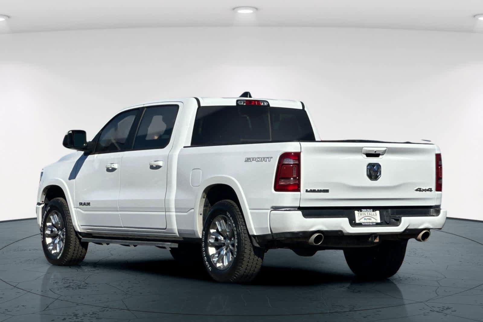 Used 2022 RAM 1500 Laramie w/ Sport Appearance Package AWD/4WD image 8