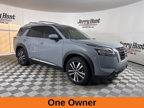 Used 2024 Nissan Pathfinder Platinum w/ Cargo Package image 4