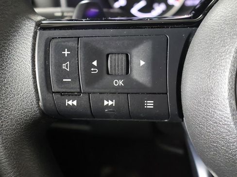 Used 2023 Nissan Rogue SV AWD/4WD image 36