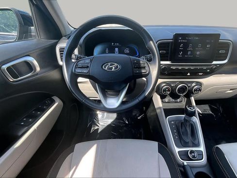 Used 2025 Hyundai Venue SEL FWD image 6