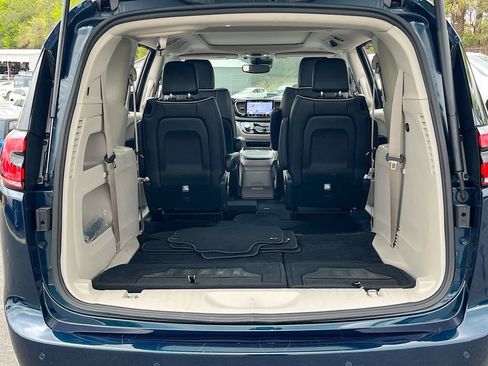 Used 2024 Chrysler Pacifica Limited image 27