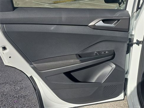 New 2026 Volkswagen Taos SE image 8