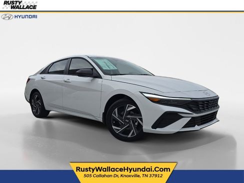 New 2025 Hyundai Elantra SEL FWD image 1