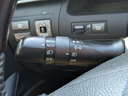 Used 2015 Lexus LX 570 4WD w/ Luxury Package image 17