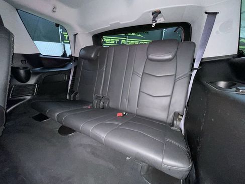 Used 2017 Cadillac Escalade Luxury image 28