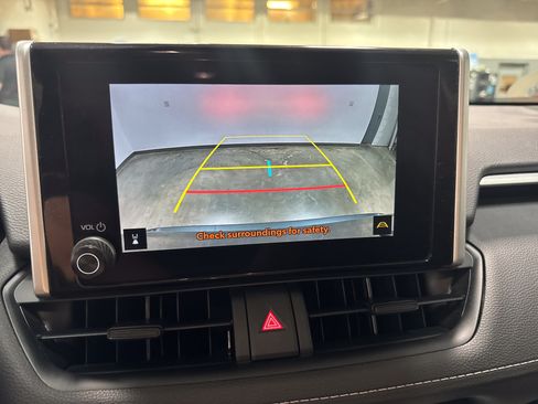 Used 2025 Toyota RAV4 XLE AWD/4WD image 16