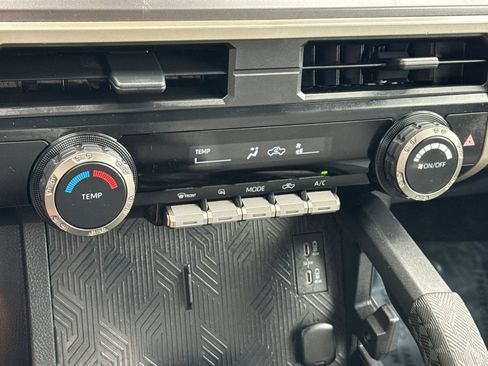Certified 2025 Toyota Tacoma SR5 AWD/4WD image 19