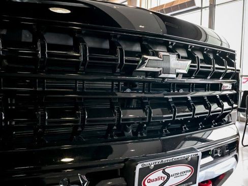 Used 2025 Chevrolet Suburban Z71 AWD/4WD image 11