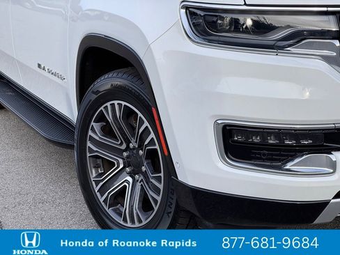 Used 2024 Jeep Wagoneer L Series II image 44