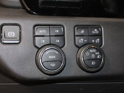 Used 2023 Chevrolet Silverado 1500 High Country w/ High Country Premium Package AWD/4WD image 23