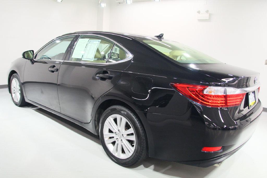 Used 2014 Lexus ES 350 w/ Premium Package FWD image 15