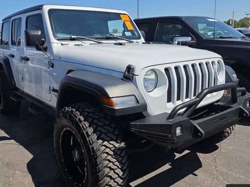 Used 2018 Jeep Wrangler Unlimited Sport S AWD/4WD image 3