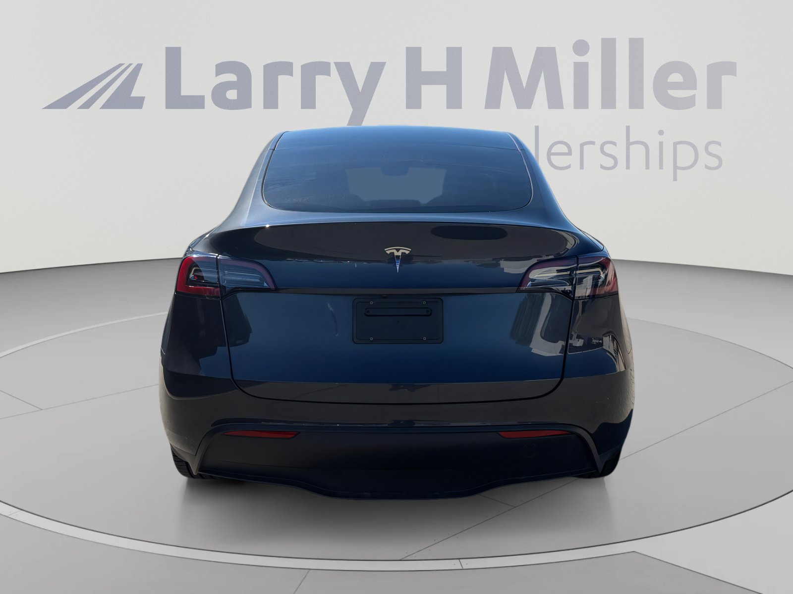 Used 2024 Tesla Model Y Long Range RWD image 4