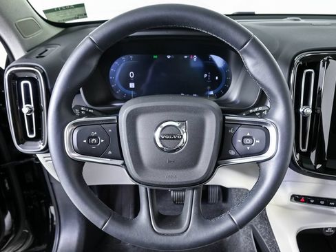 Certified 2025 Volvo XC40 B5 Ultra AWD/4WD image 11