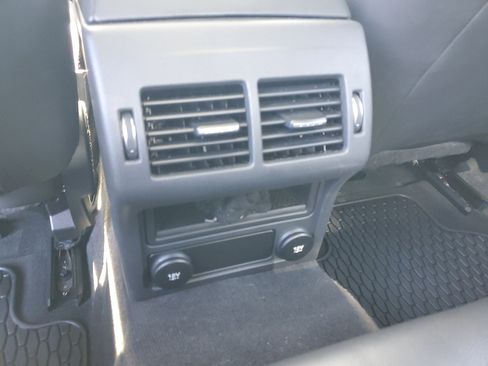 Used 2019 Jaguar XE Premium image 36