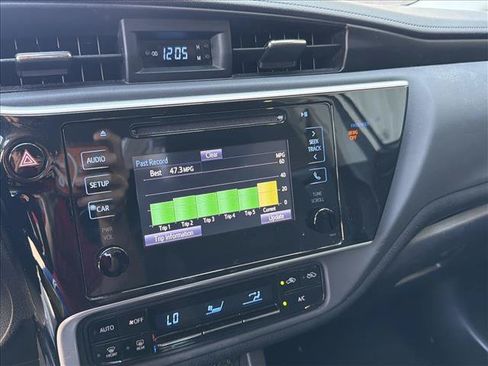 Used 2018 Toyota Corolla LE FWD image 20