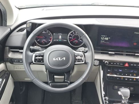 Certified 2024 Kia Carnival EX image 11
