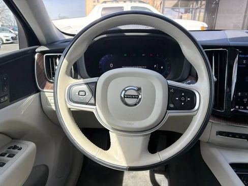 Used 2022 Volvo XC60 B5 Momentum w/ Advanced Package AWD/4WD image 16