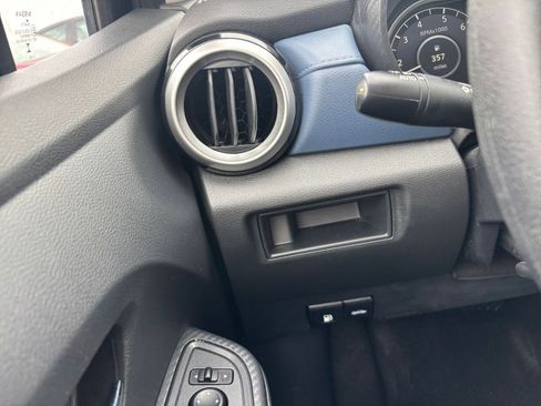 Used 2025 Nissan Versa SV FWD image 32