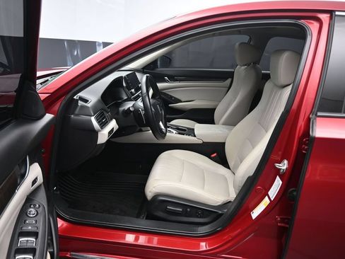 Used 2018 Honda Accord Touring image 12