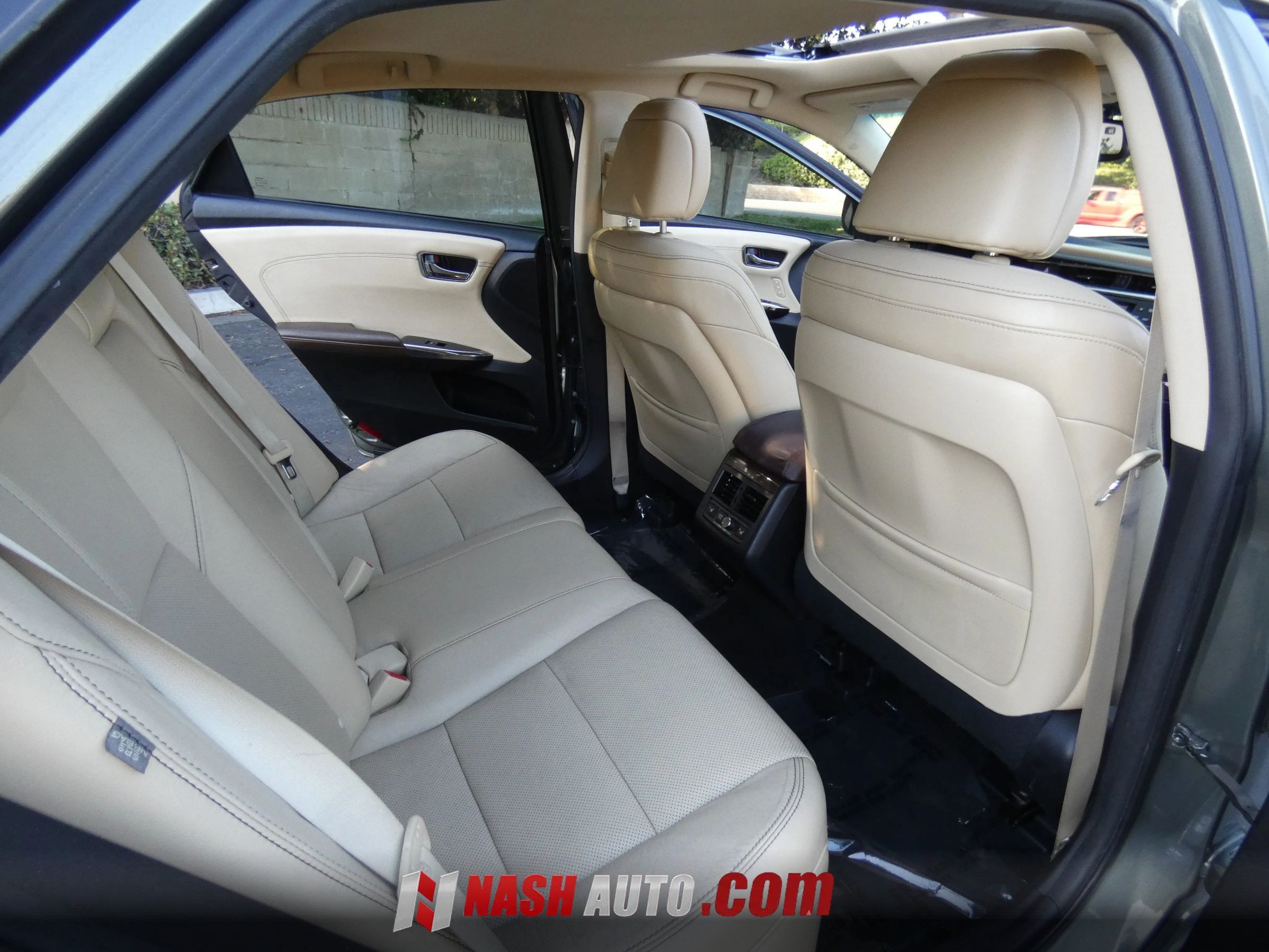 Used 2013 Toyota Avalon Limited FWD image 23