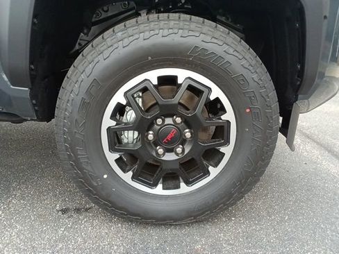 New 2025 Toyota Tacoma TRD Off-Road AWD/4WD image 9