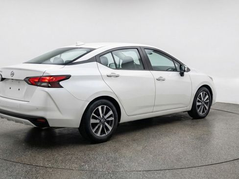 Used 2025 Nissan Versa SV image 9