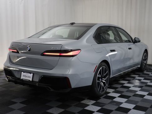 Certified 2025 BMW 740i xDrive AWD/4WD image 18