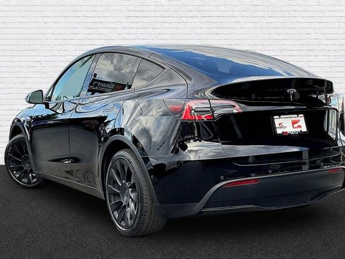 Used 2021 Tesla Model Y 2WD image 4